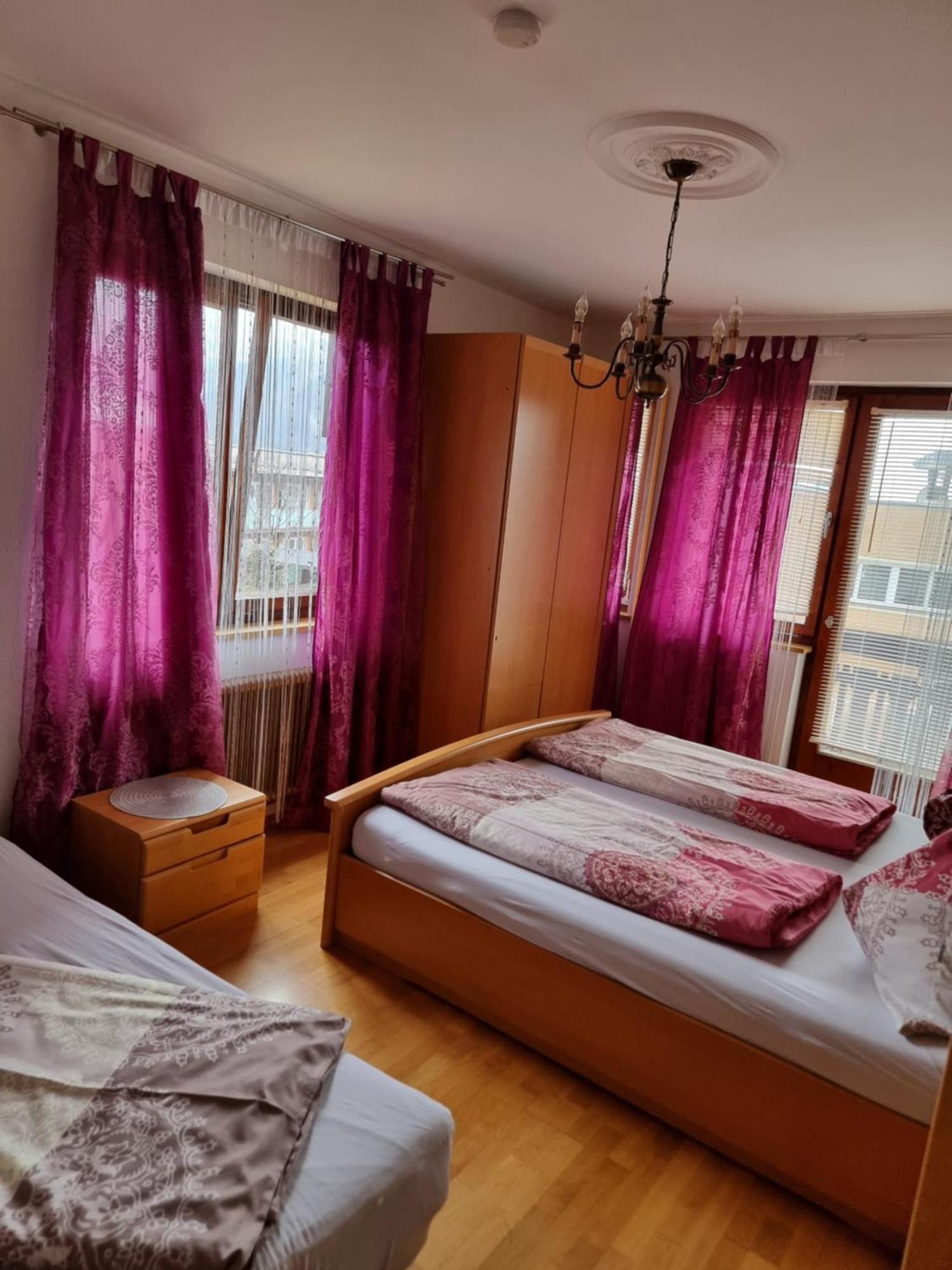 Ferienhaus Burgblick Treffen Kamer foto