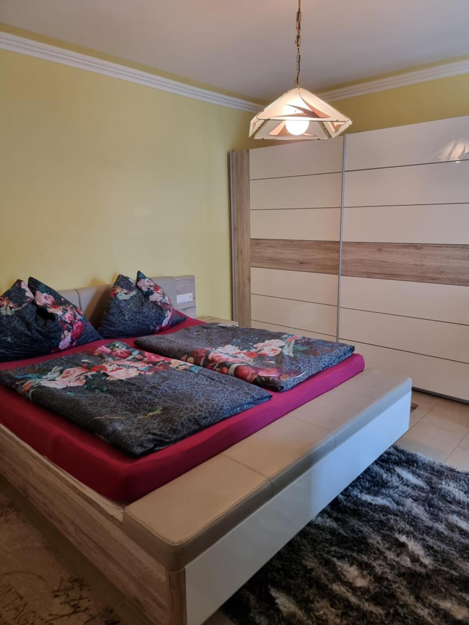 Ferienhaus Burgblick Treffen Kamer foto