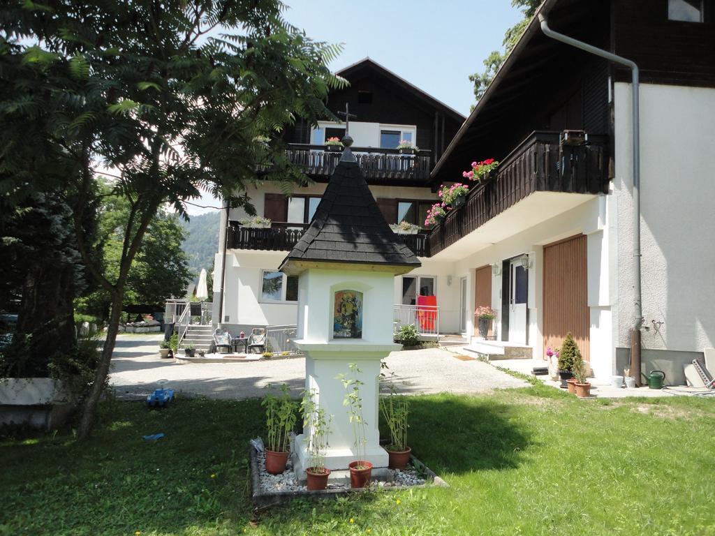 Ferienhaus Burgblick Treffen Buitenkant foto